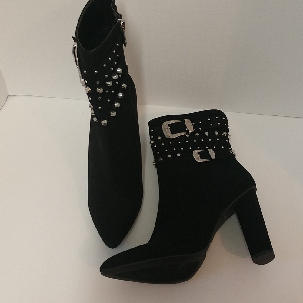 New Black Cape Robbin Faux Suede Boots sz 8.5